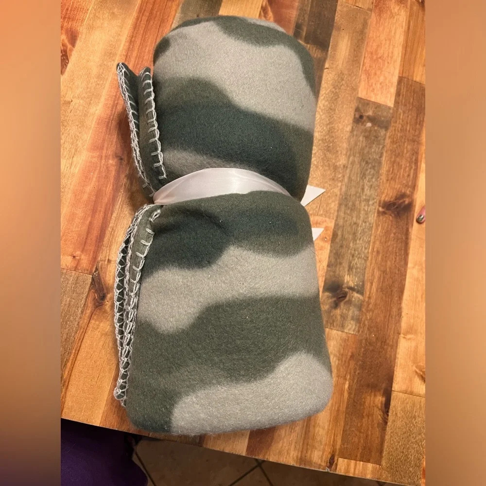 LAP BLANKET CAMOUFLAGE CAMO NWOT, New without tags. - Picture 2 of 2
